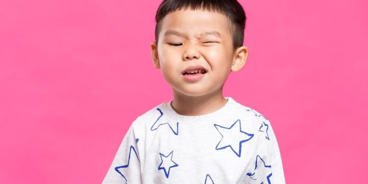 Tật nháy mắt ở trẻ